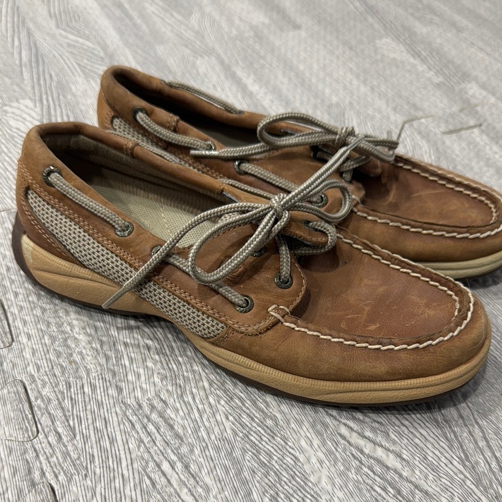 Sperry Brown Tan Boat Shoes with Moccasin Stitching
